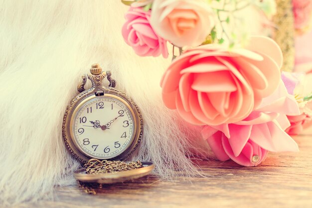 Photo close-up of pink roses on table