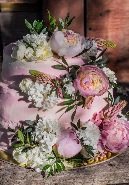 Foto close-up di rose rosa sul tavolo