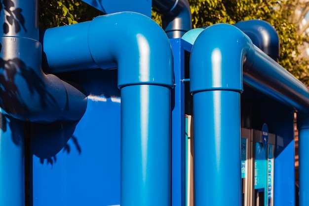 Photo close-up of pipes against plants