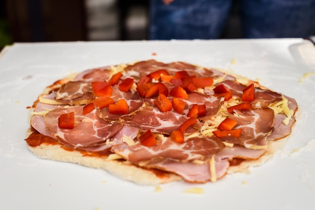 Close-up di una pizza sul piatto