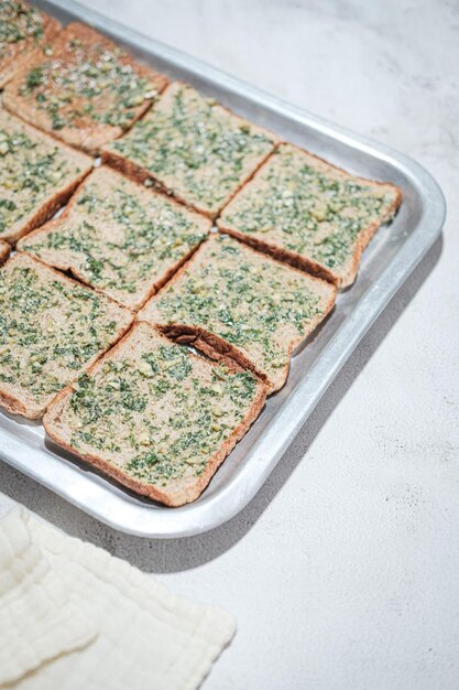 Foto close-up di una pizza sul tavolo