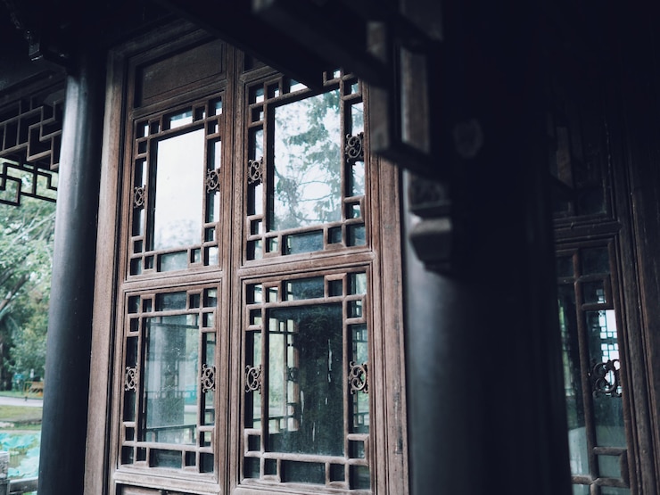 Photo close-up of pole against window
