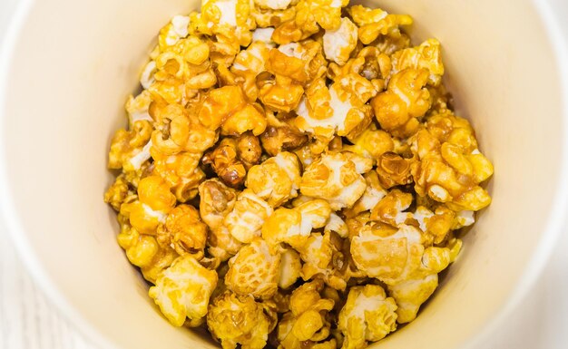 Foto close-up di popcorn in una ciotola