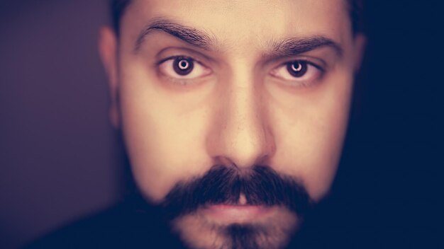 Photo close-up portrait of bearded man