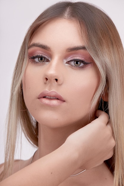 Photo close-up portrait of a beautiful young woman