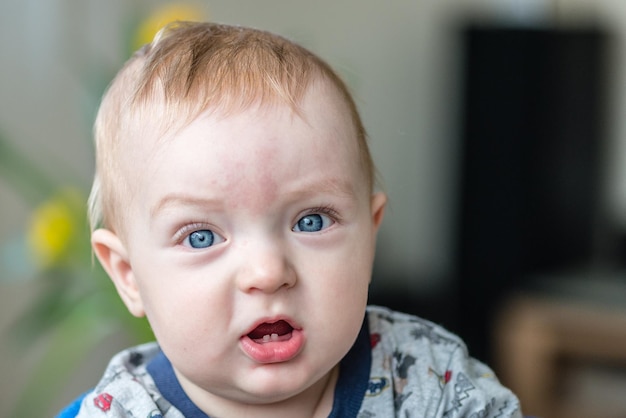 Photo close-up portrait of cute baby boy at home