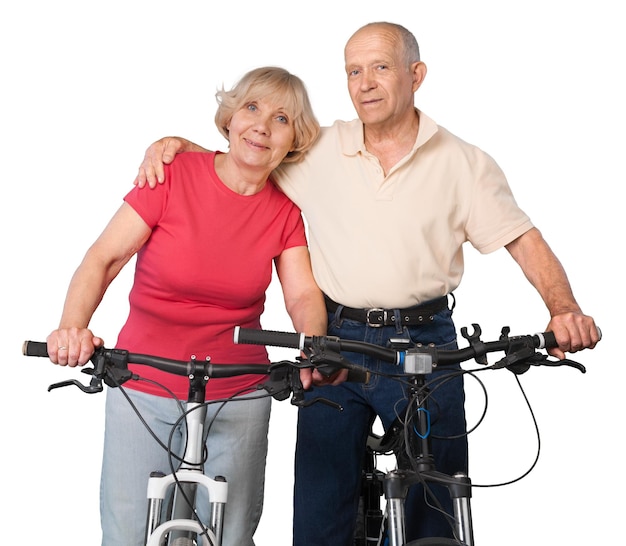 Крупным планом портрет пожилой пары на велосипедах, обниматься