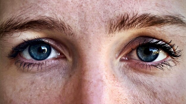 Photo close-up portrait of human eyes