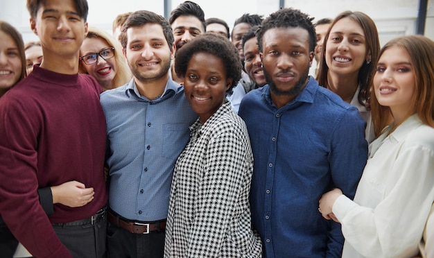 Photo close up portrait of a large group of diverse business people