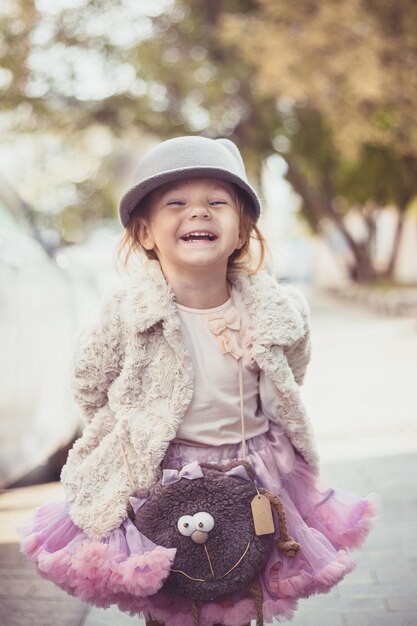 写真 幸せな女の子のクローズアップポートレート