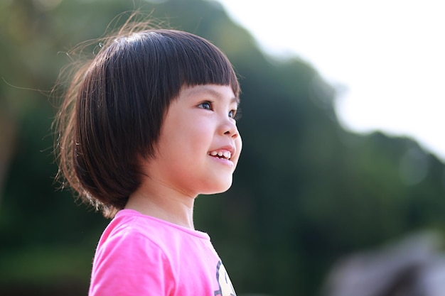 写真 若い女の子のクローズアップポートレート