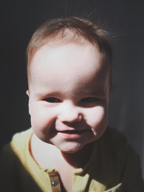 Photo close-up portrait of smiling baby boy