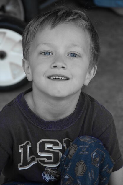 Photo close-up portrait of smiling boy