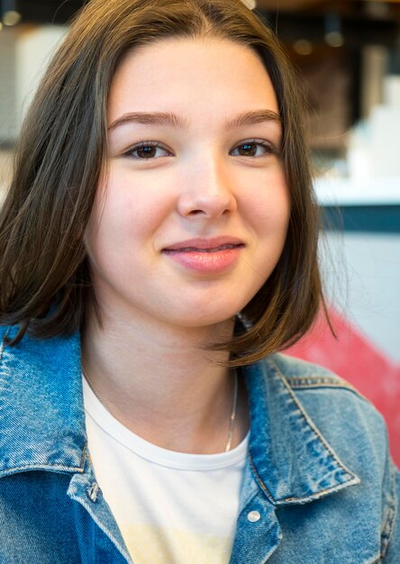 Photo close-up portrait of smiling girl