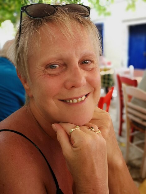 Photo close-up portrait of smiling woman