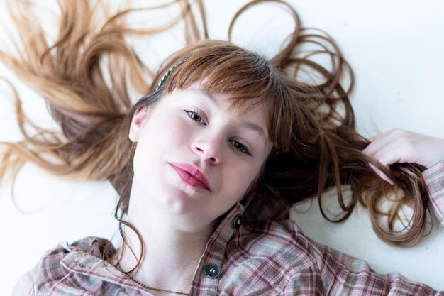 Photo close-up portrait of woman against wall