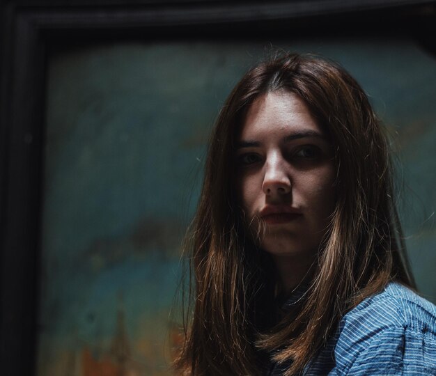 Photo close-up portrait of woman against wall