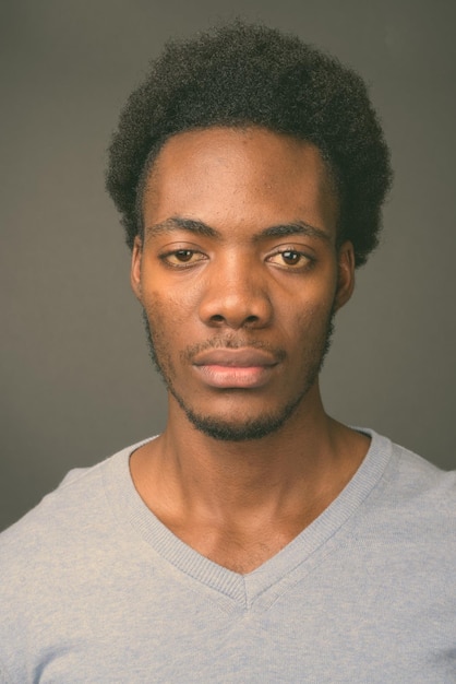 Photo close-up portrait of young man