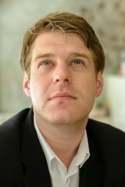 Photo close-up portrait of young man