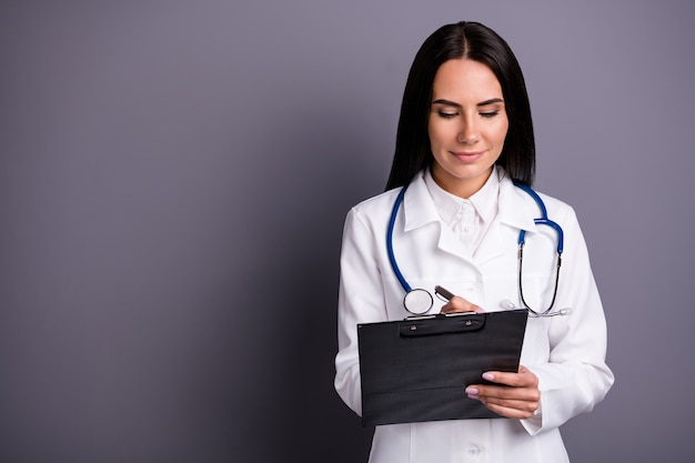 Photo close up portrait of young woman doctor