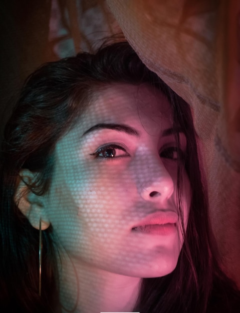 Photo close-up portrait of young woman at home