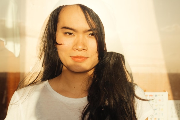 Photo close-up portrait of young woman at home