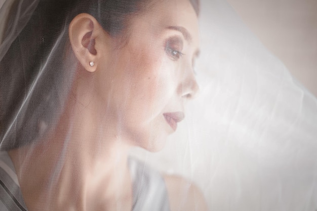 Photo close-up portrait of a young woman looking away