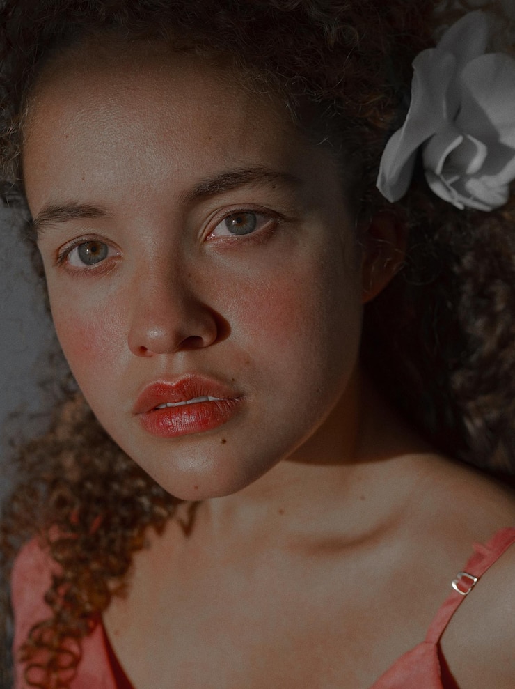 Photo close-up portrait of a young woman