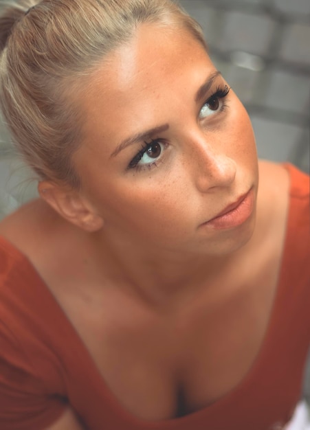 Photo close-up portrait of young woman