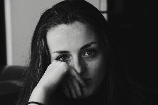 Photo close-up portrait of a young woman