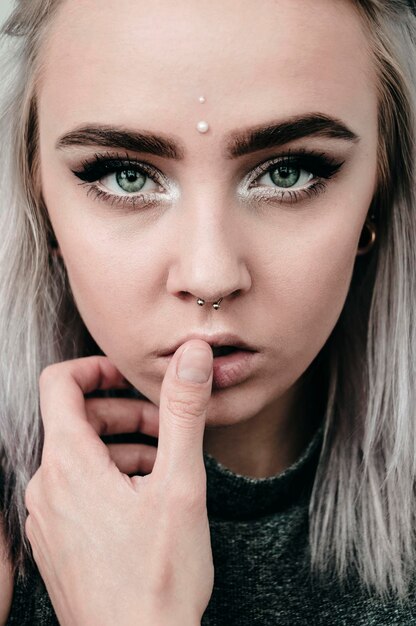 Photo close-up portrait of young woman