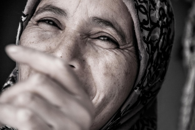 Foto close-up portret van een gelukkige vrouw