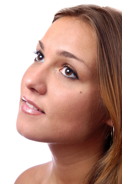 Close-up portret van een jong prachtig meisje met natuurlijke make-up