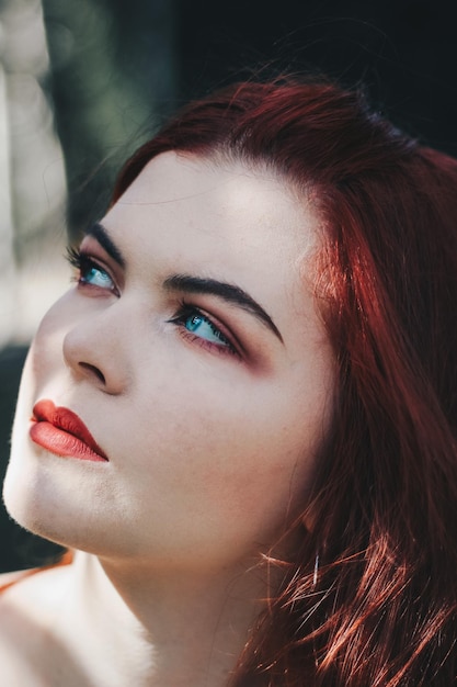 Close-up portret van een jonge vrouw