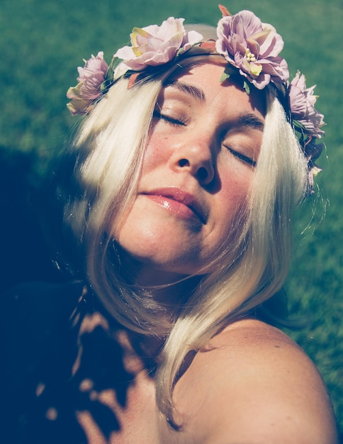 Close-up portret van een mooie jonge vrouw