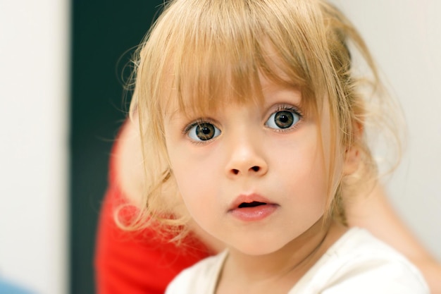 Close-up portret van een schattig meisje