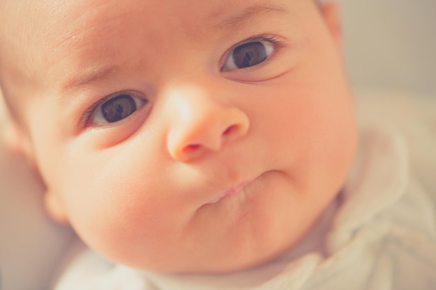 Close-up portret van een schattige baby jongen