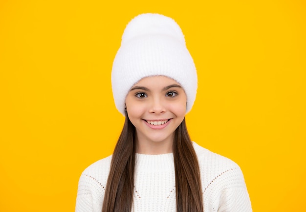 Close-up portret van meisje tiener glimlach geluk gezicht Portret van een schattig tiener kind Studio shot geïsoleerde background