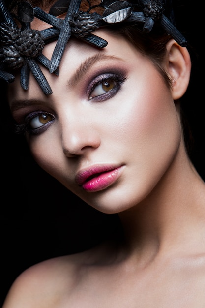 Foto close-up portret van mooie vrouw met lichte make-up
