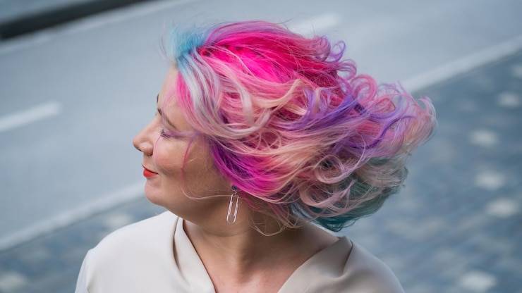 Foto close-up portret van vrouw met roze haar