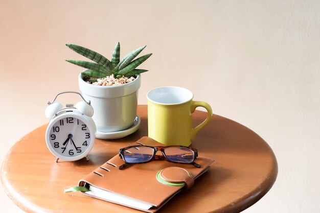 Photo close-up of potted plant on table