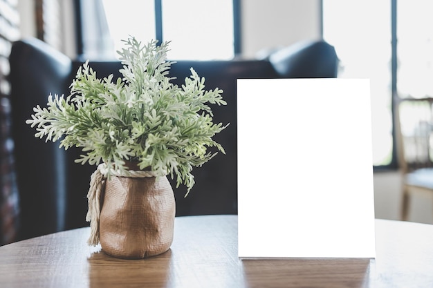 Photo close-up of potted plant on table