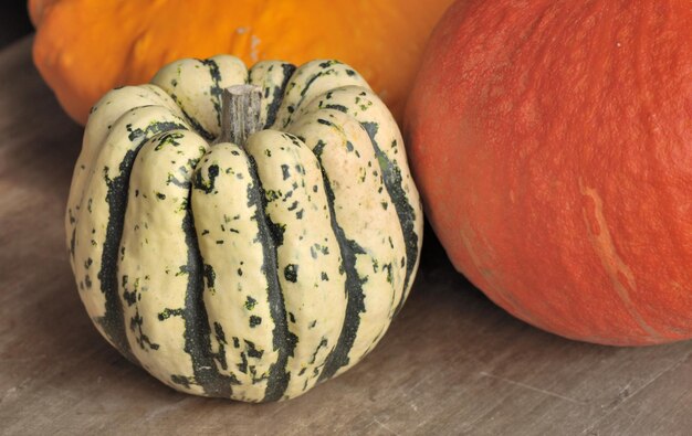 Foto close-up di una zucca su un tavolo