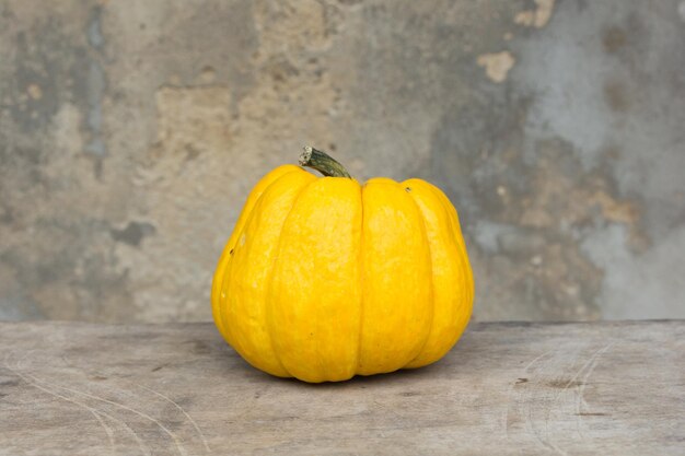 Prossimo piano di una zucca sul tavolo