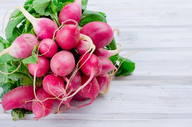 Photo close-up of radish on table