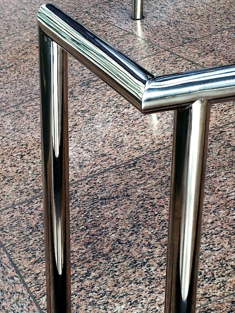 Photo close-up of railings on tiled floor