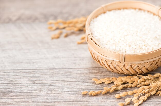 close up raw rice in bowl