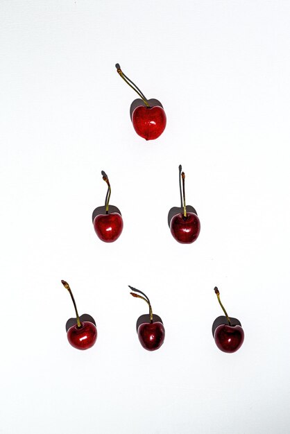 Photo close-up of red berries over white background