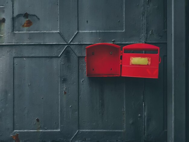 Photo close-up of red box