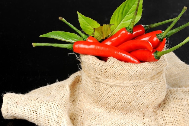 Photo close-up of red chili peppers against black background